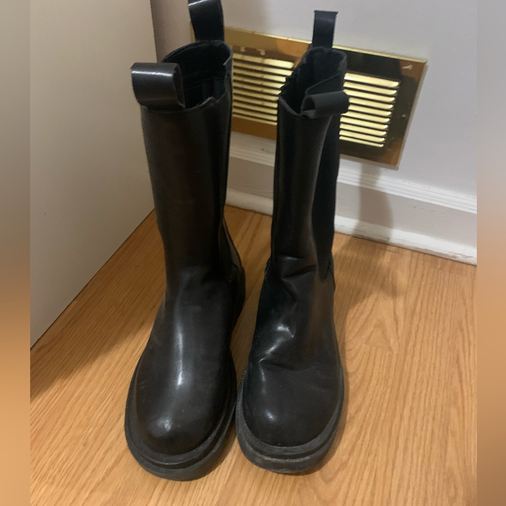 Black boots - unbranded
